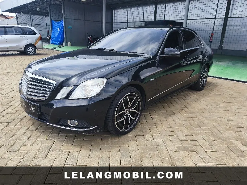 MERCEDES BENZ E CLASS - View 1