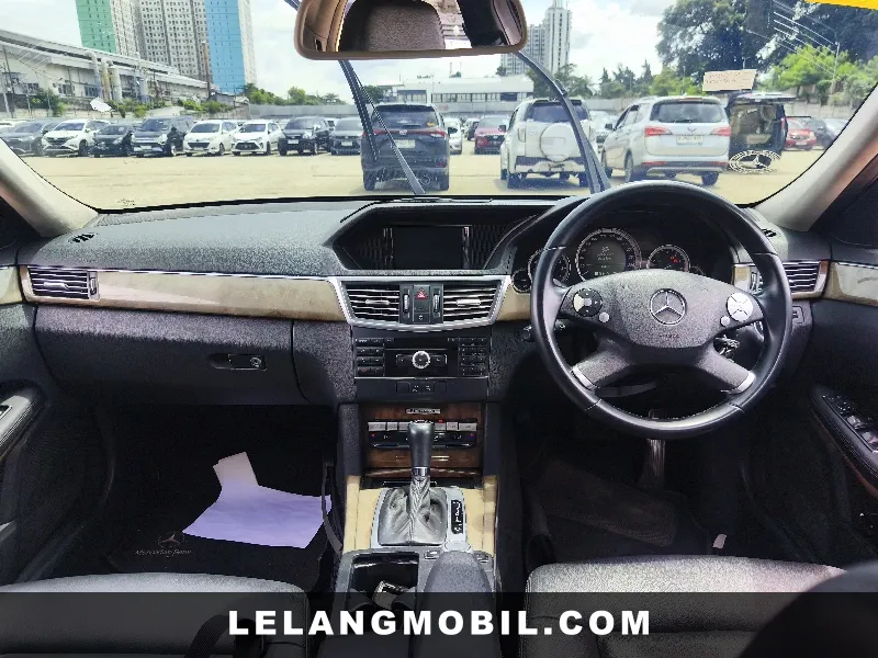 MERCEDES BENZ E CLASS - View 5