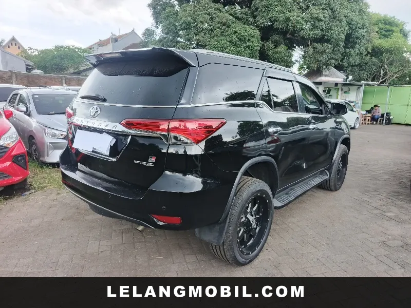 TOYOTA FORTUNER - View 3